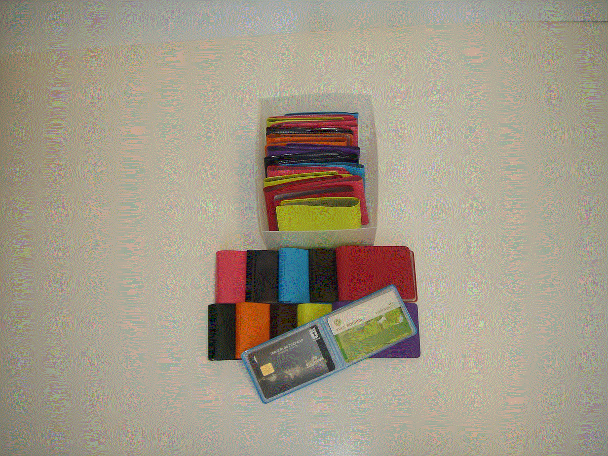 Producto: Funda tarjeta crédito 16 tarjetas. Expositor 30 uds.